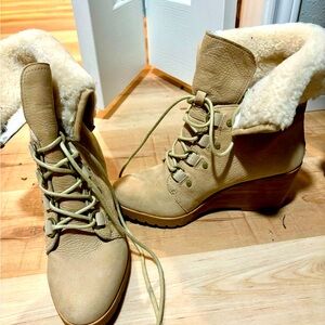 Sorel lace up boots size 10